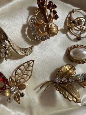 Vintage Gold Tone Leaf and Crystal Brooch - Women Jewelry